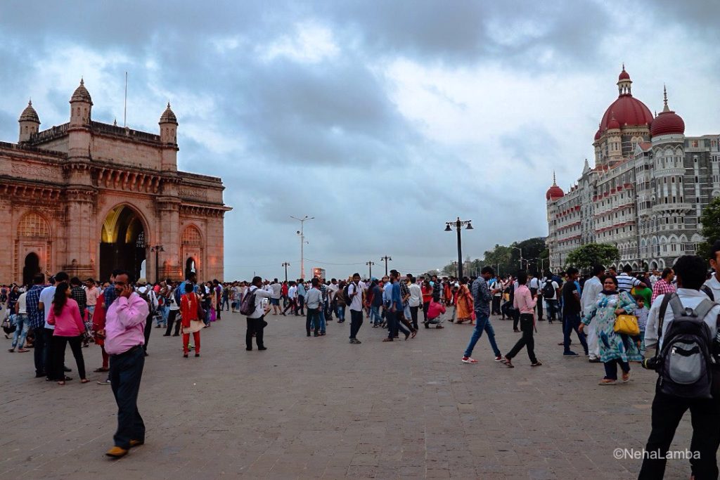Places to visit in Mumbai. Gate way of India, Hotel Taj